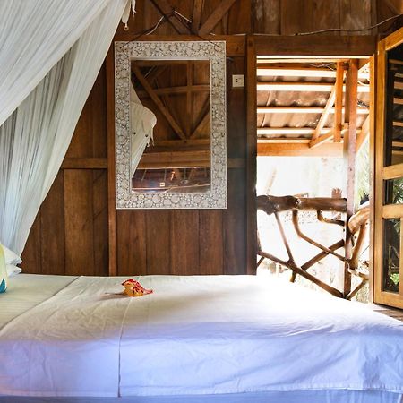ホテル Mentawai Surf Camp Muarasiberut エクステリア 写真